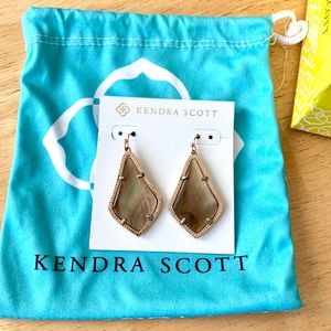Kendra Scott Alex rose gold earrings brown pearl